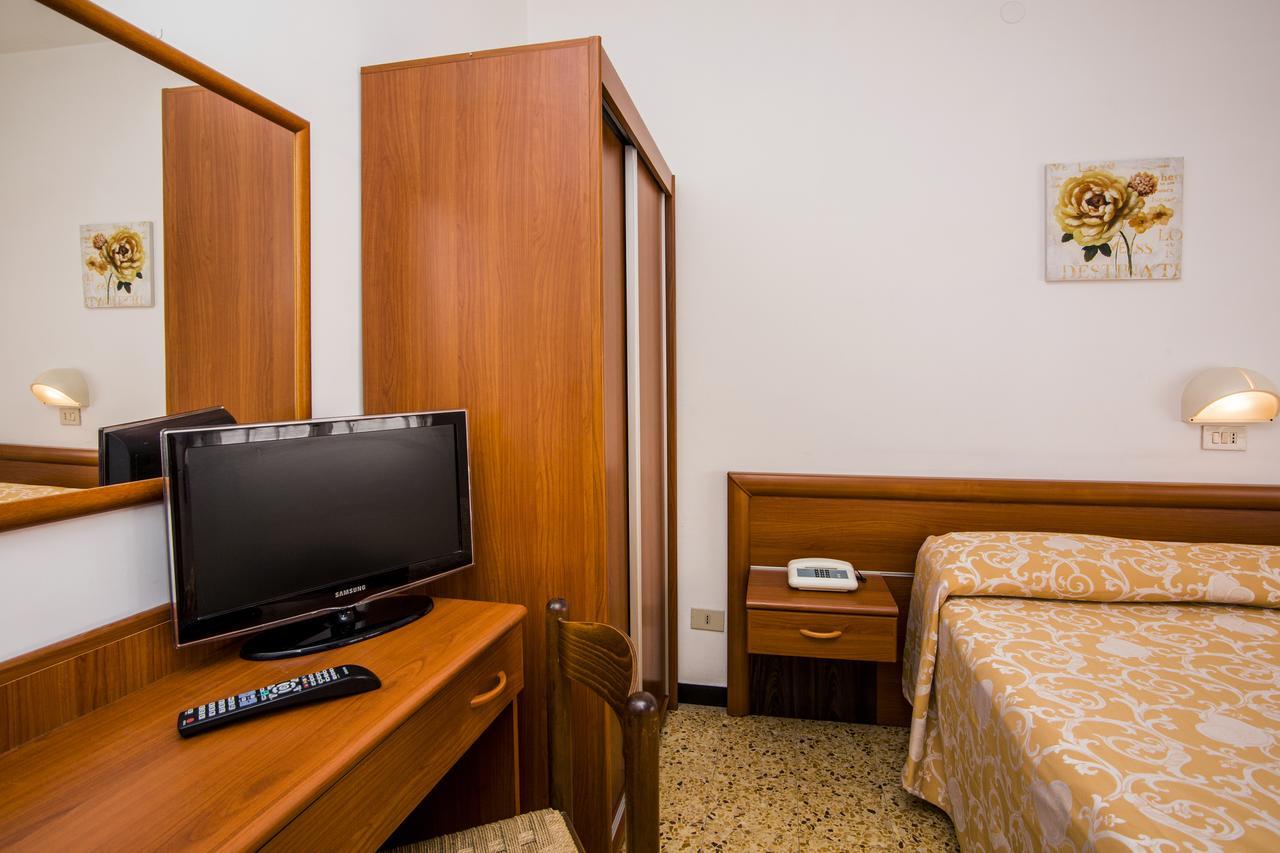 B&B Hotel Costa Azzurra Spotorno Extérieur photo